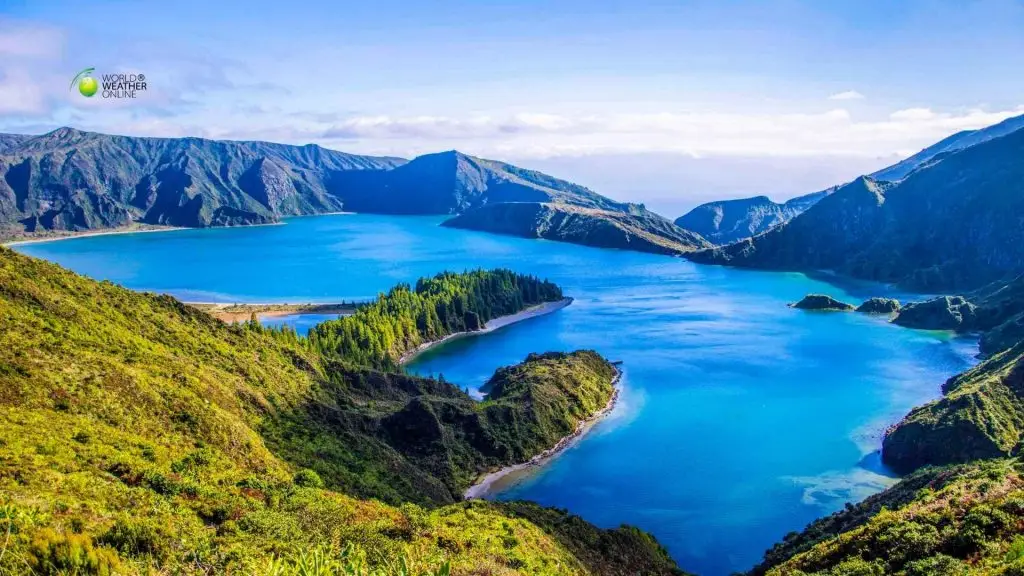 8 Best Travel Destinations with Year-Round Spring Weather